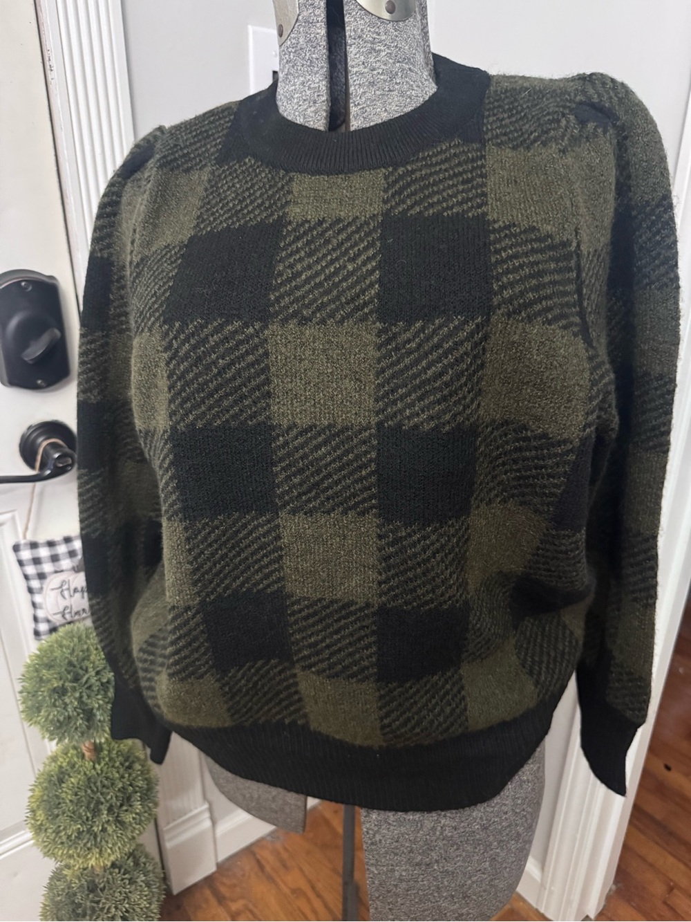 Women’s beachlunchlounge Olive Green Buffalo Plaid Crewneck Sweater Large